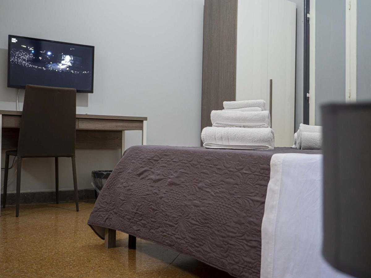 Giachi Friendly Rooms Alla Stazione Palermo Exterior foto