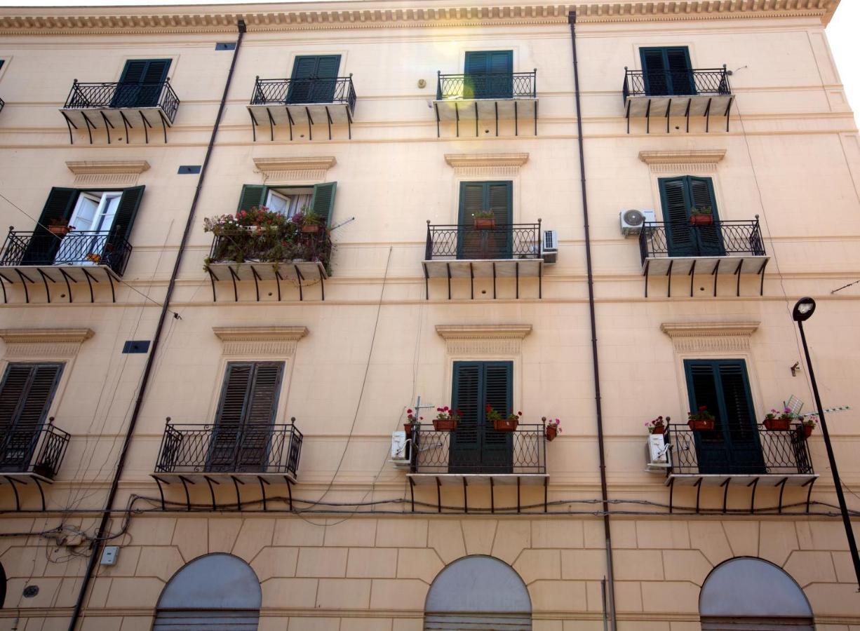 Giachi Friendly Rooms Alla Stazione Palermo Exterior foto
