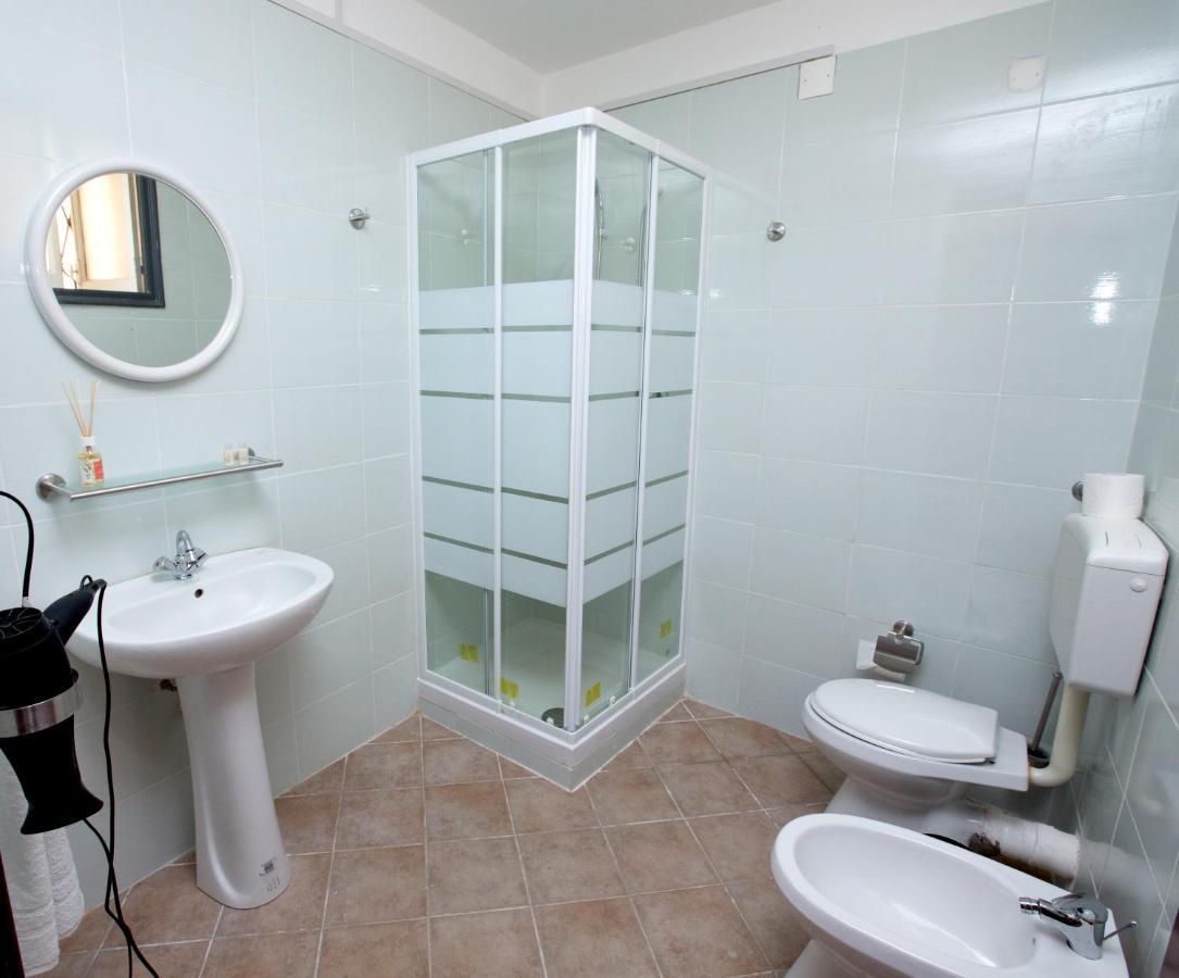 Giachi Friendly Rooms Alla Stazione Palermo Exterior foto