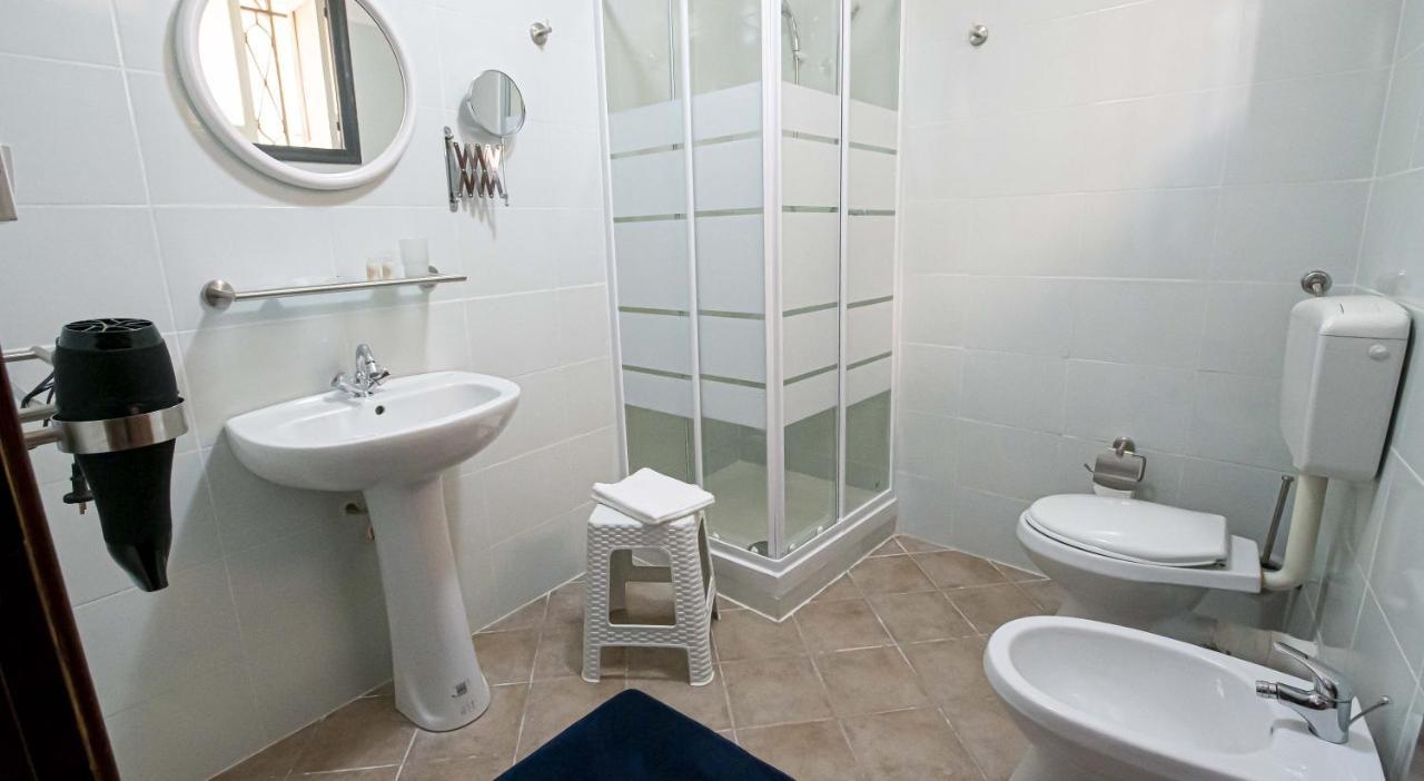 Giachi Friendly Rooms Alla Stazione Palermo Exterior foto
